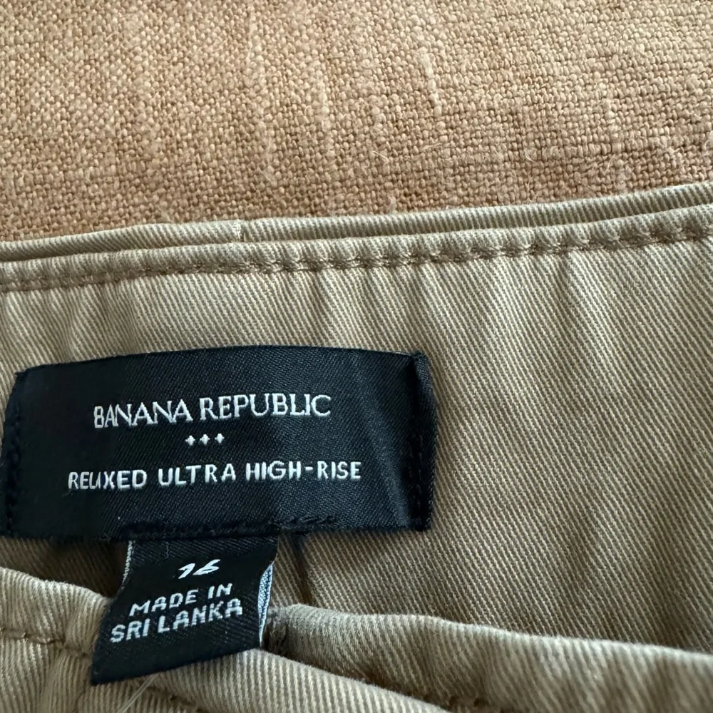 BANANA REPUBLIC RELAXED PLEATED CHINO - Picture 4 of 6